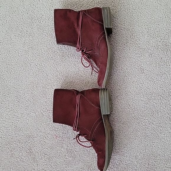 Burgundy boots - Picture 2 of 5
